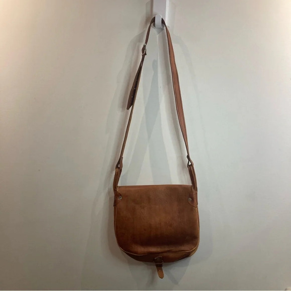 SADDLE Shaped Hand Crafted Leather Adjustable Strap Buckle Closure Purse Bag - Picture 9 of 14